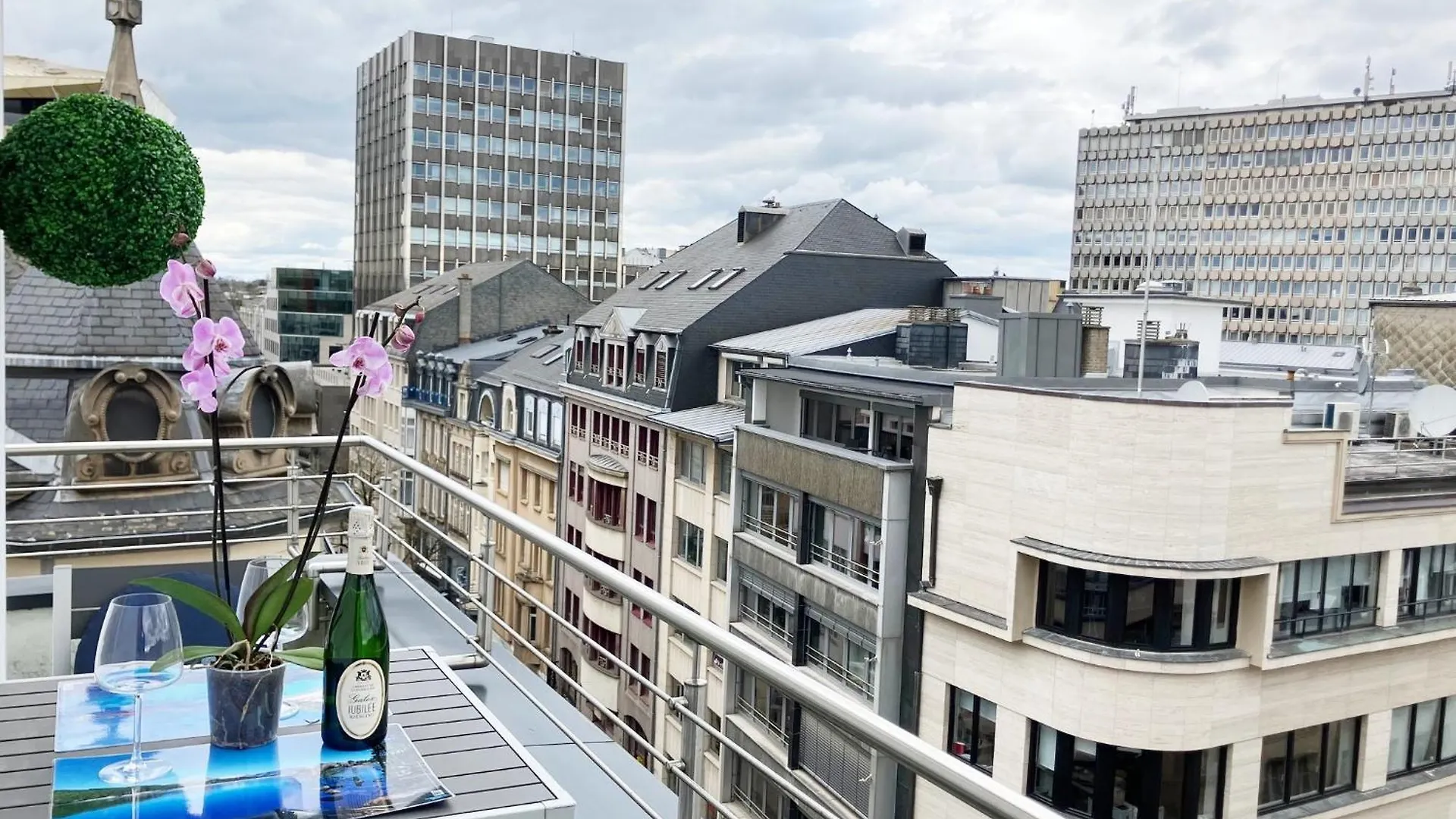 Unique Penthouse Terrasse Privative 1-4 Personnes A Cote De Louis Vuitton Apartment Luxembourg