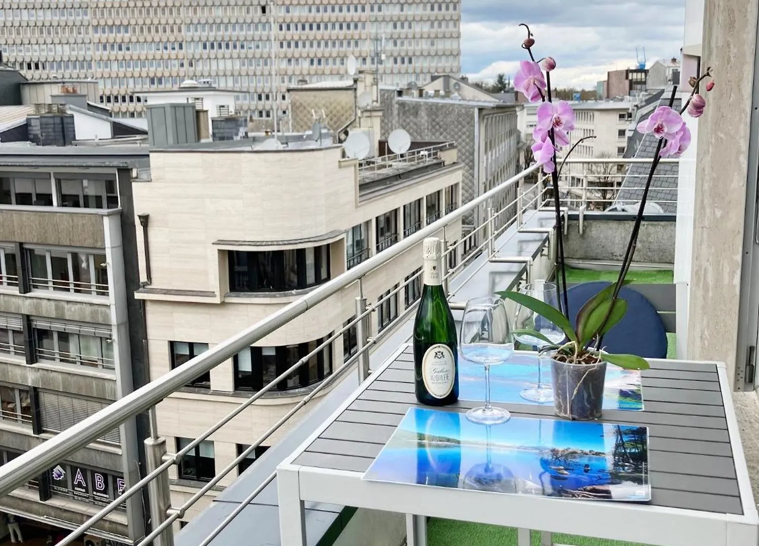 Unique Penthouse Terrasse Privative 1-4 Personnes A Cote De Louis Vuitton Apartment Luxembourg